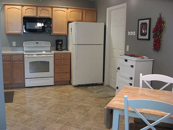 Eat-In Kitchen