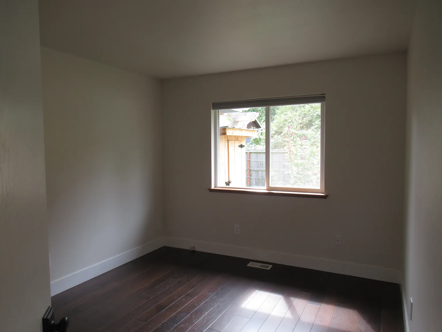 3 bed, 1858 sqft, $2,975 — Photo 2