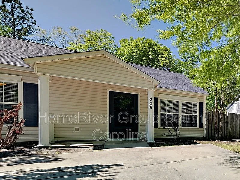 Building Photo - 205 Ashewood Commons Dr