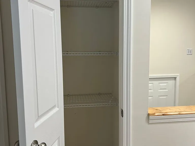 476 London Ct — Photo 15