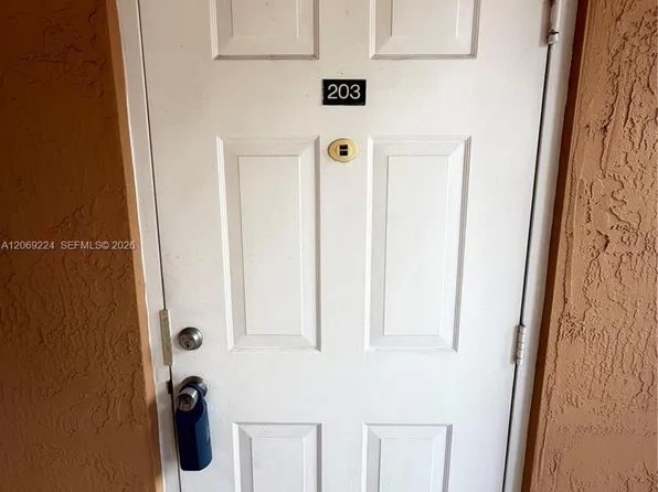 7250 NW 177th St #20316, Hialeah, FL 33015