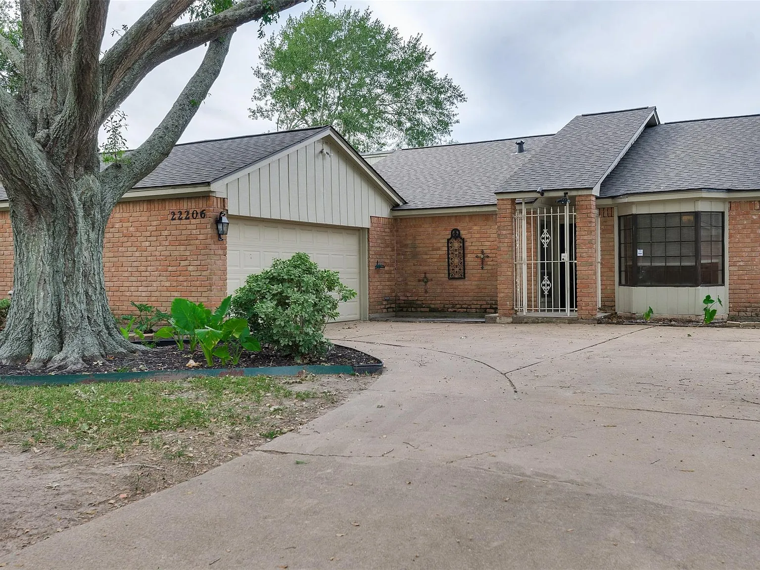 3 bed, 2.0 bath, 1775 sqft, $1,950 — Photo 2
