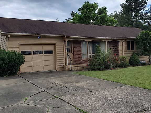 3rd image of 2413 Eastmoor Dr