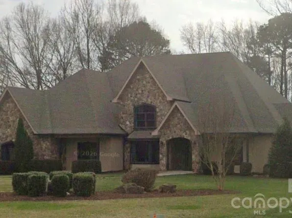 148 Castle Dr, Mooresville, NC 28117