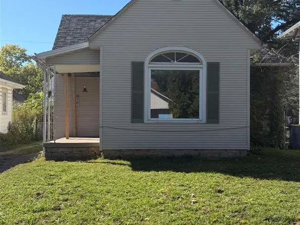 907 S 19th St, Terre Haute, IN 47803