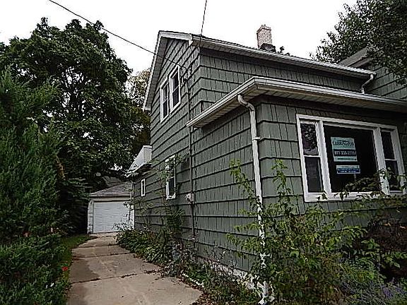 3rd image of 2642 Vermont St