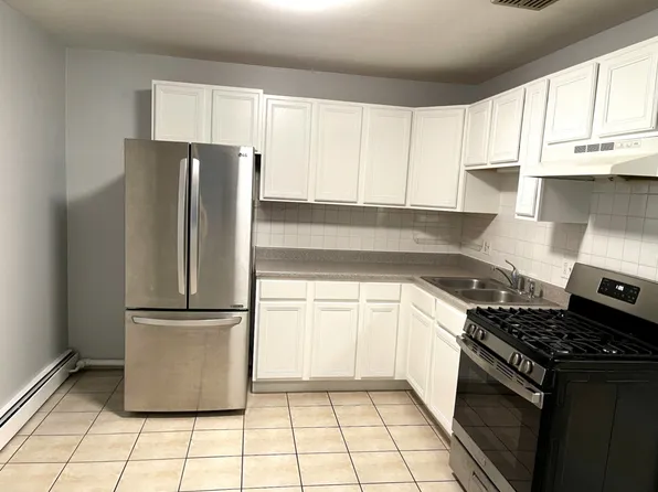 131 Washington St APT 1, Naperville, IL 60540