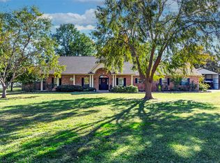 9690 Vail Eton Dr, Pilot Point, TX 76258