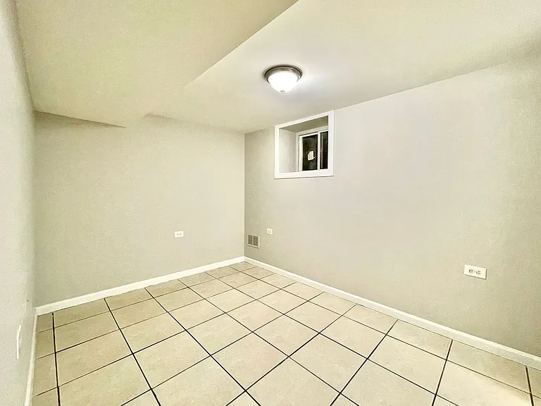 1644 N California Ave — Photo 26