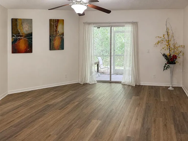 9410 Charlesberg Dr — Photo 5