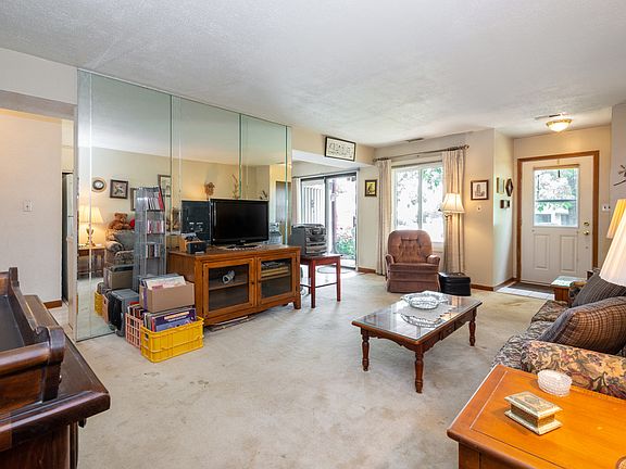 4th image of 931 Adams Ct #3
