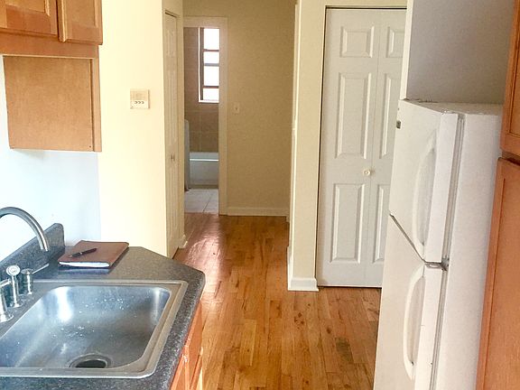 5th image of 910 W Oakdale Ave APT 001S