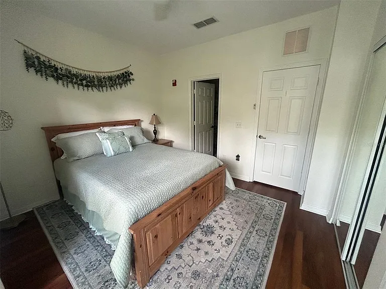 621 SW 10th St #203 — Photo 7