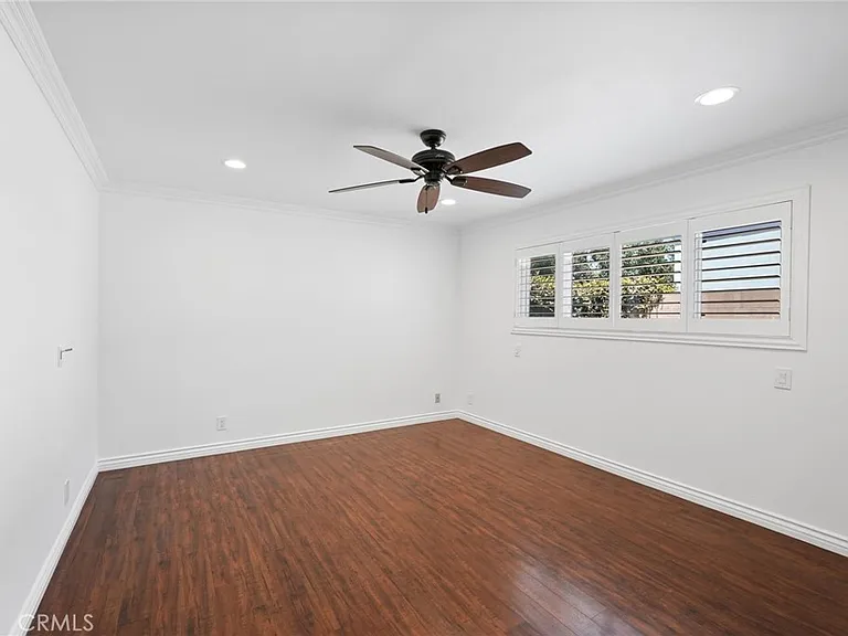 10811 Des Moines Ave — Photo 24