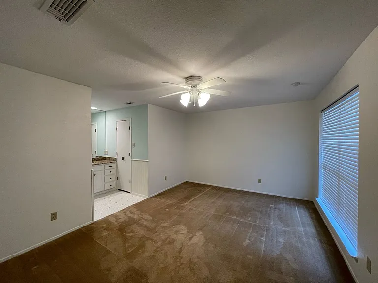 1905 Fox Hill Ct — Photo 7