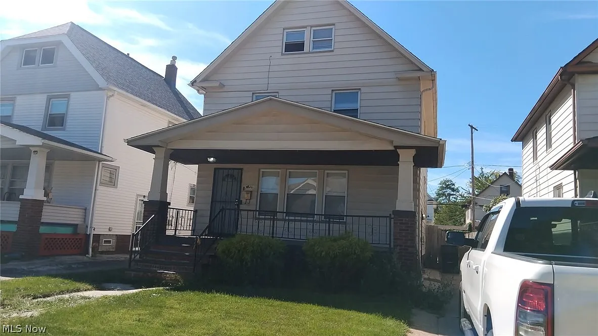 3 bed, 1.0 bath, 2024 sqft, $1,500 — Photo 1