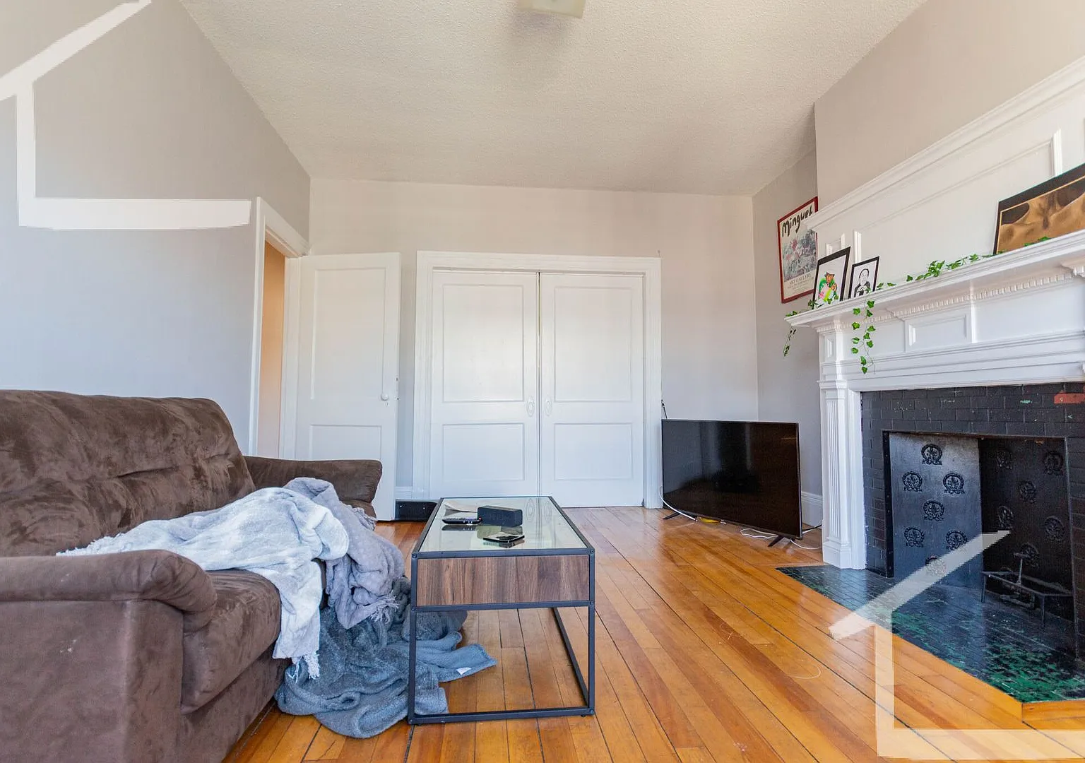 Nice 4 bed next to the green line in Allston — Photo 4