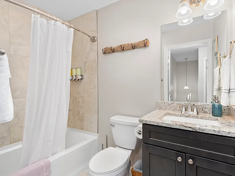 405 Little Sycamore Ln — Photo 16