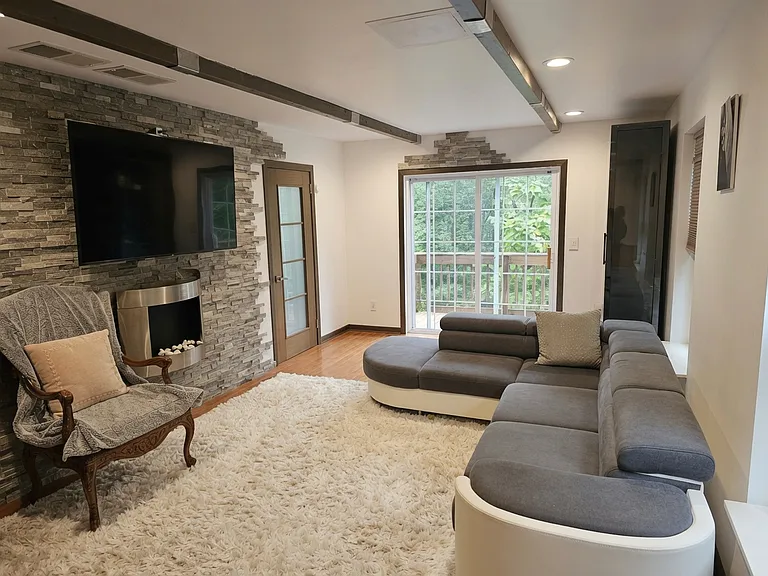 10 Russell Ct — Photo 24