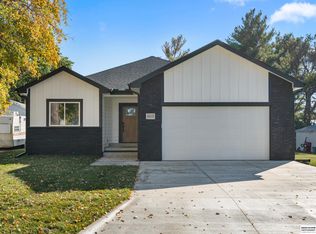 6015 P St, Omaha, NE 68117