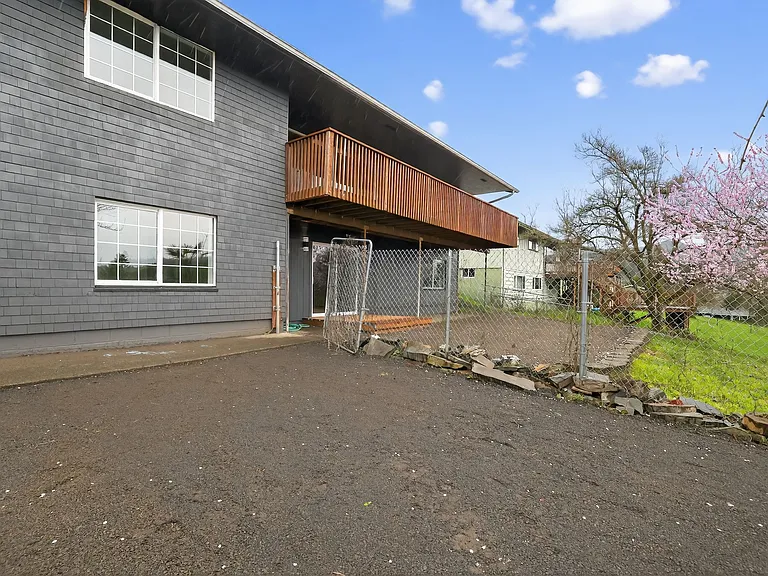 2404 Bloyd St — Photo 4