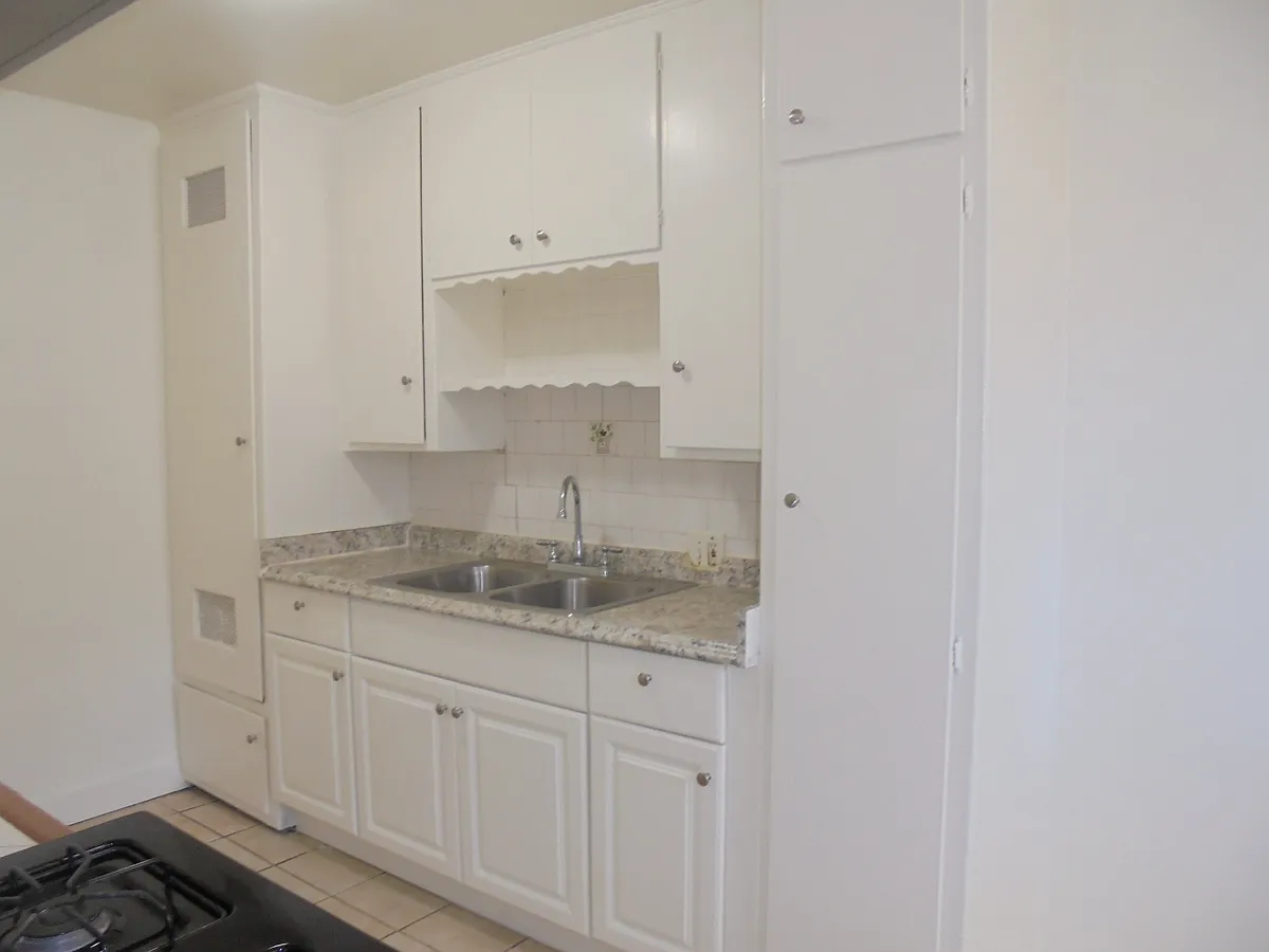 Building Photo - 10325 Lehigh Ave #1