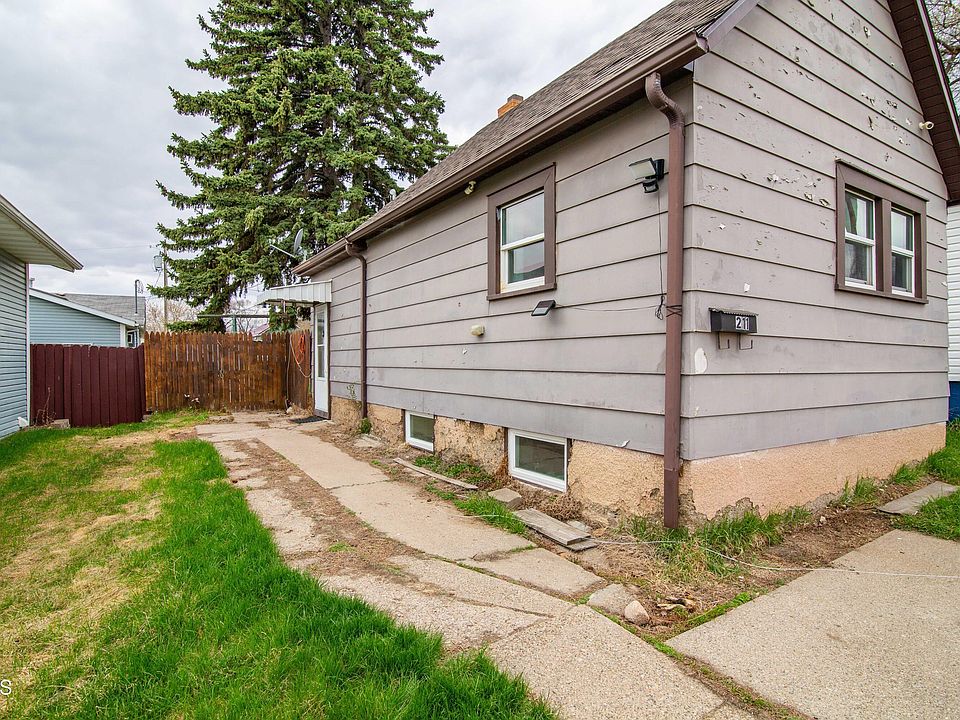 1st image of 211 9th Ave NE