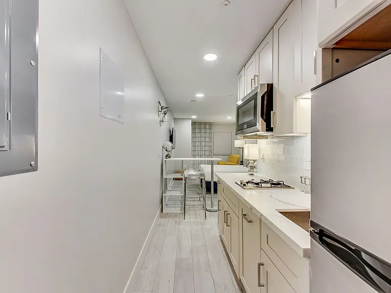 Modern 3BR/2BA | Renovated Unit with Patio — Photo 5
