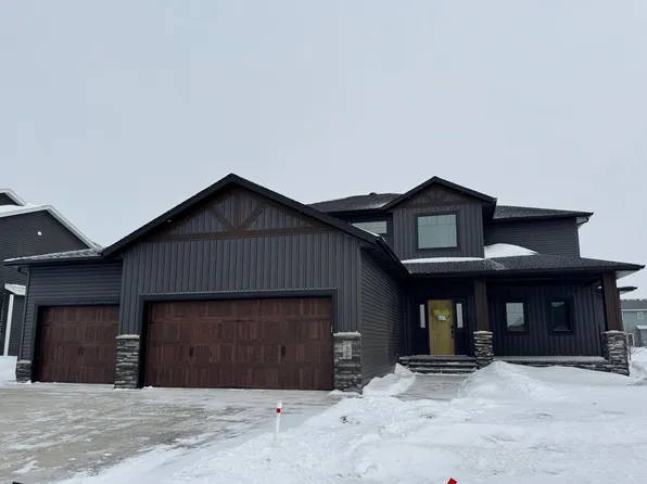 4800 4th St S, Moorhead, MN 56560