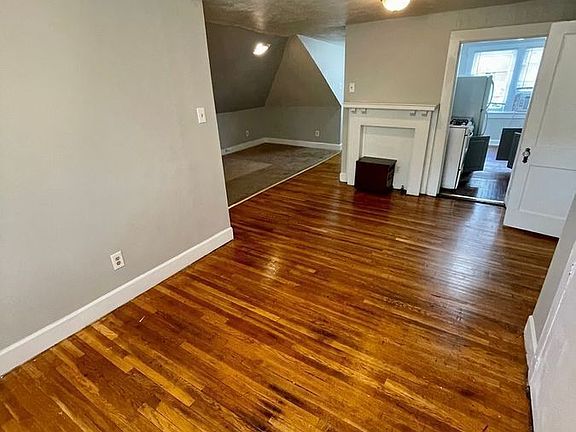 2nd image of 277 Lyndhurst Pl APT 5