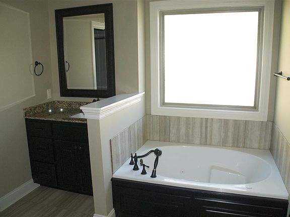 5th image of 17160 Bradford Ave