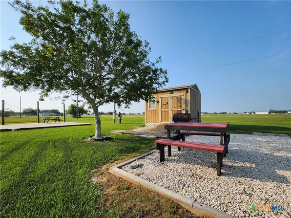 100 Indigo Dr, Palacios, TX 77465
