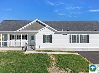 1412 Heytesbury Rd, Lehigh Township, PA 18088