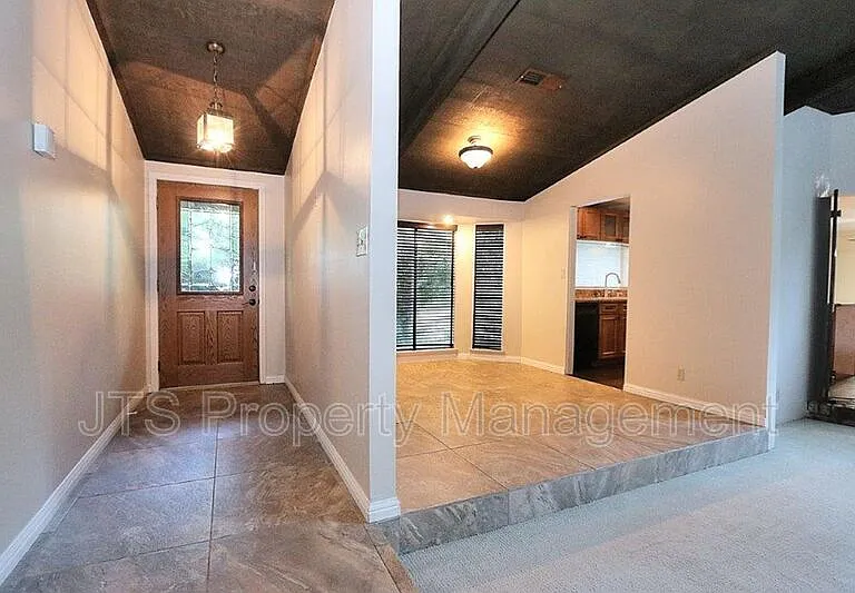 1060 Sand Bar Cir — Photo 5