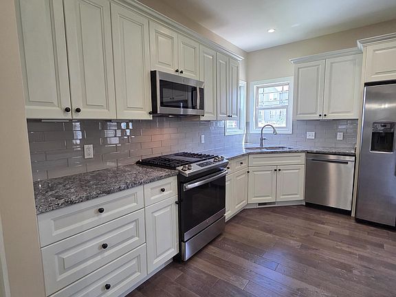 4th image of 527 Gentile Ct