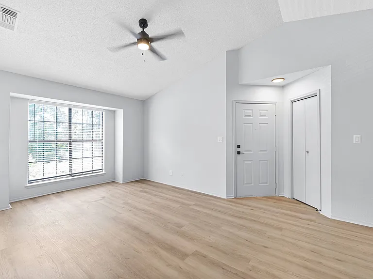 Silverwood Apartments — Photo 20
