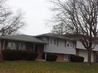 2330 Sweetbriar St, Crest Hill, IL 60403