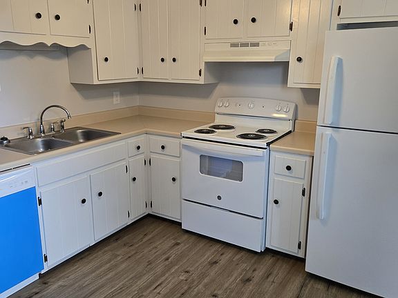 2nd image of 100B Sugartree Ct