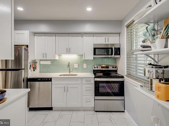 5th image of 839 Azalea Dr #28