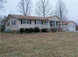 1335 Sayles Cir, Lawrenceburg, TN 38464