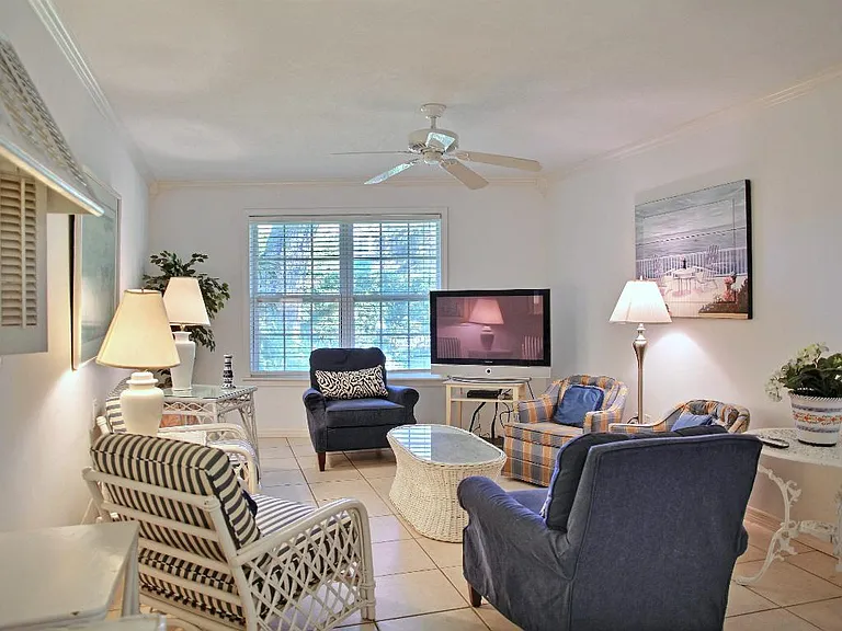 798 Bougainvillea Ln — Photo 16