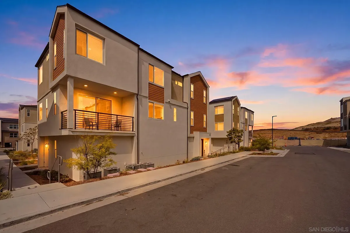 Building Photo - 850 Kili St #7