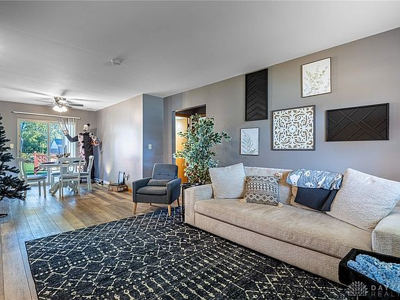 5th image of 425-427 Heather St #425