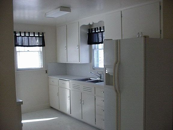 3rd image of 738 Randolph St