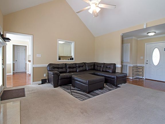3rd image of 200 Towbridge Ln