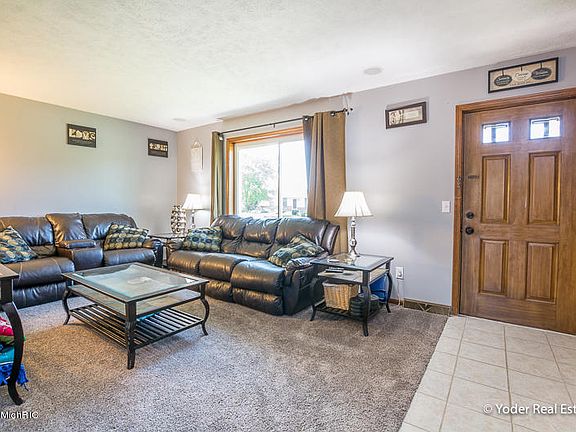 4th image of 2982 Bluewater Ln SW
