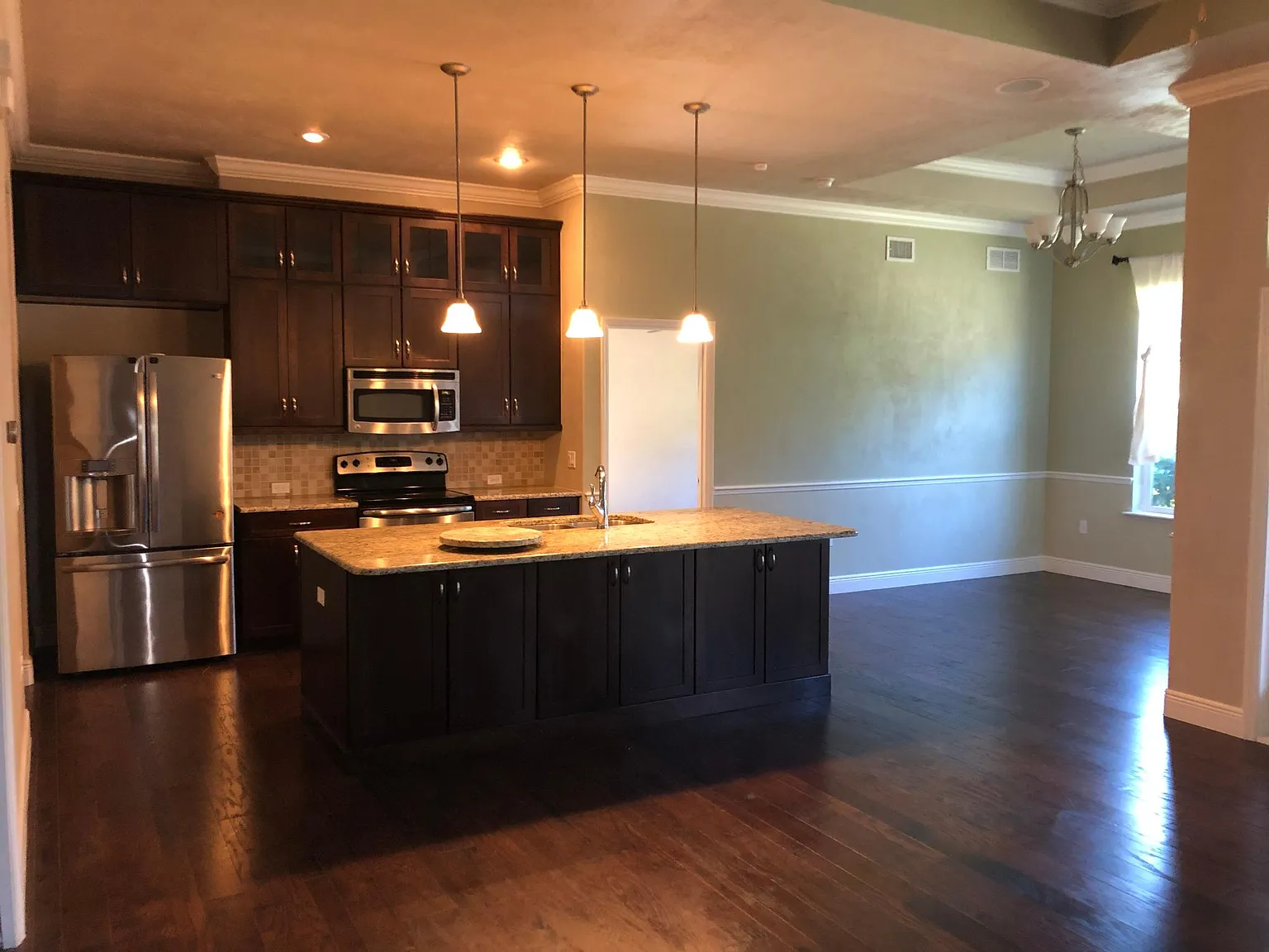 3 bed, 1620 sqft, $2,300 — Photo 2