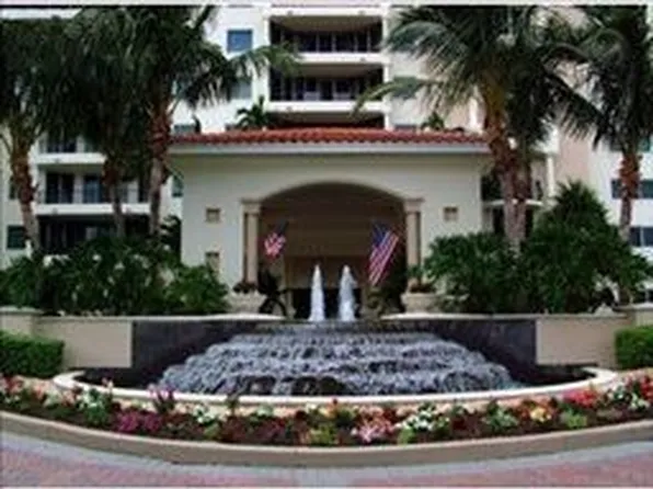 7425 Pelican Bay Blvd APT 301, Naples, FL 34108
