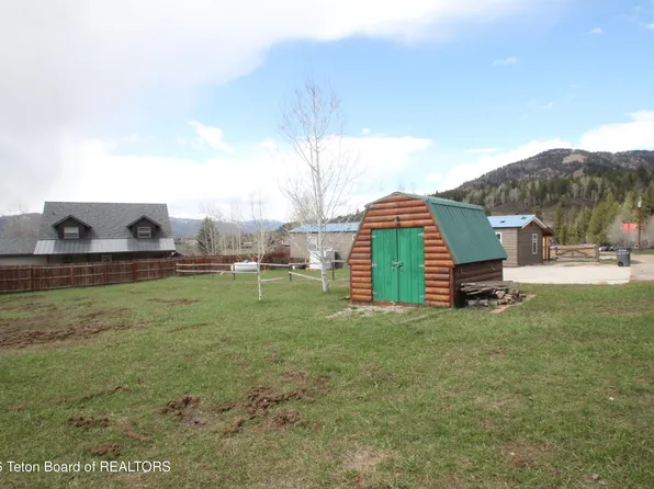 10 Foothill Blvd, Alpine, WY 83128