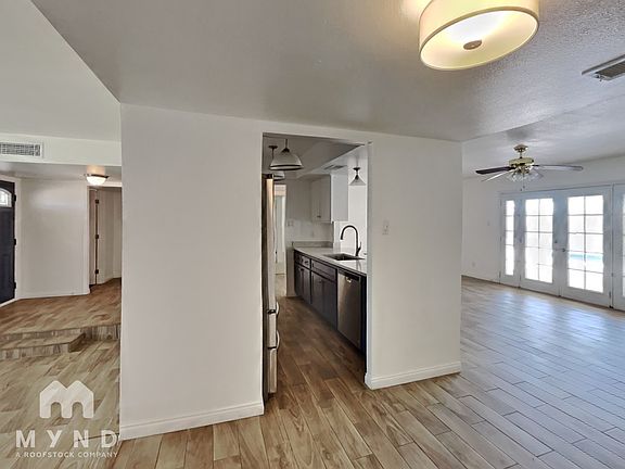 3rd image of 400 E Greenway Dr